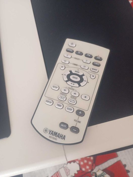 á venda:
Yamaha CRX-040 radio CD em branco.