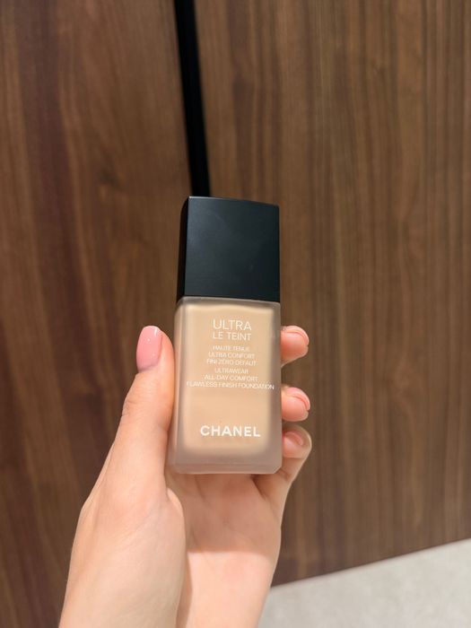 Тональний флюїд Chanel Ultra Le Teint B10