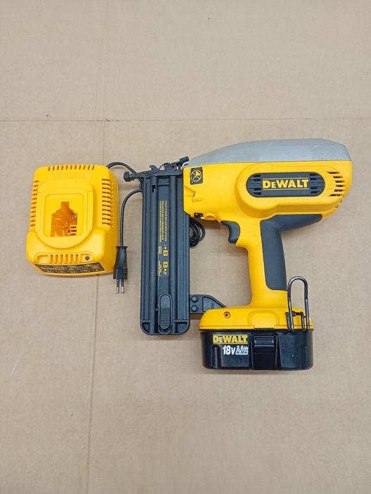 Sztyfciarka Gwoździarka DeWalt DC608