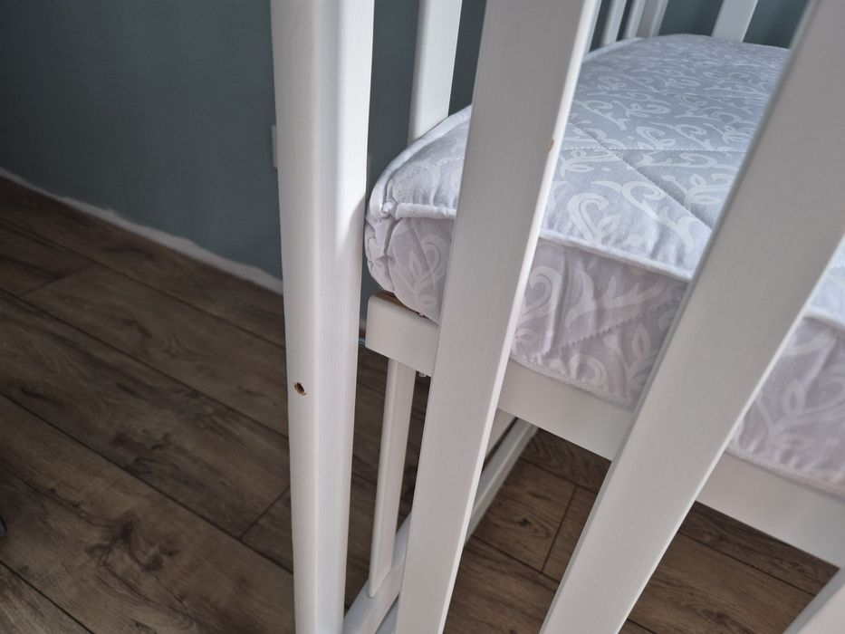 Łóżeczko dziecięce,materac , przewijak bardzo dobry stan