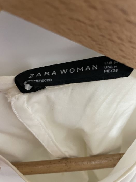 Biała koszula z falbanami