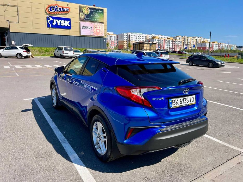 Продам авто Toyota CH-R