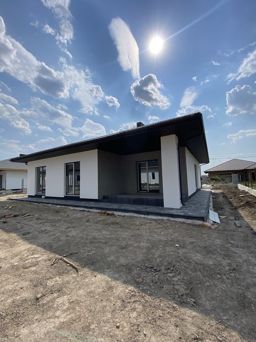 Продаж будинку з гаражем у Рованцях преміум будівництво Монолітне перекриття