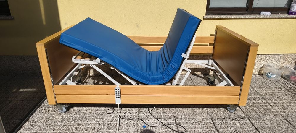 Cama articulada elétrica e elevatória hospitalar