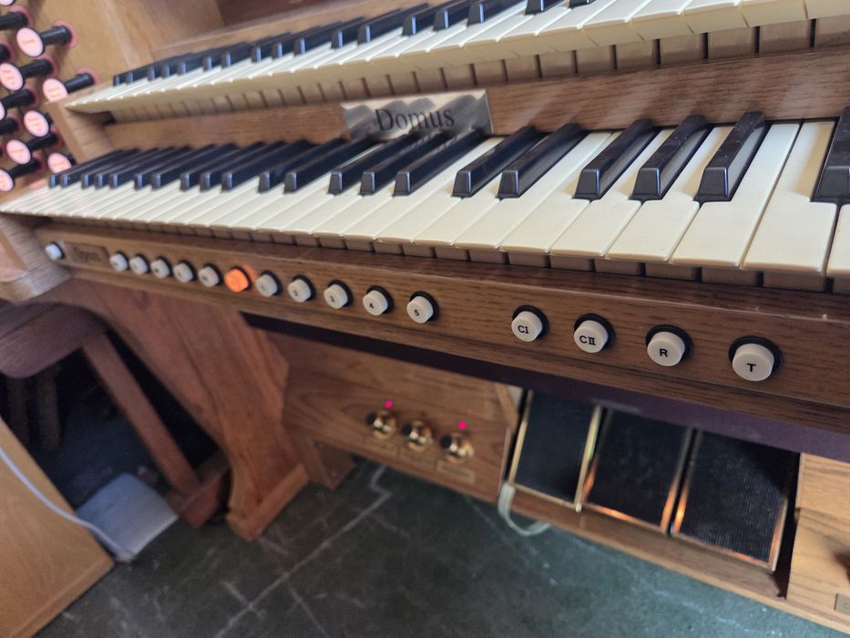 Cyfrowe organy Viscount Opera.