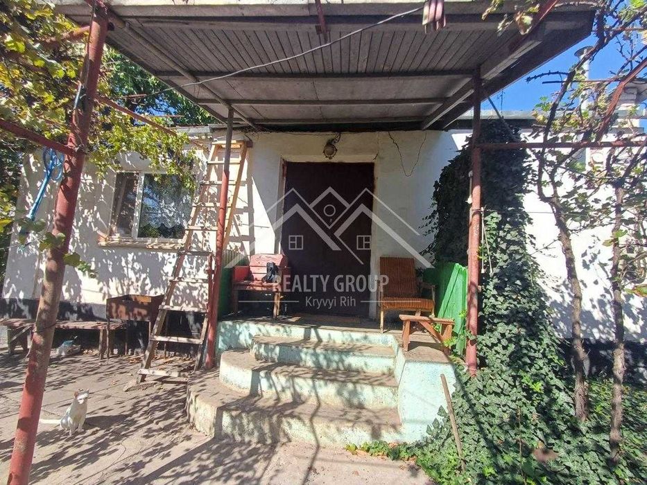 Продаж будинку в Ц-м районі з меблями .