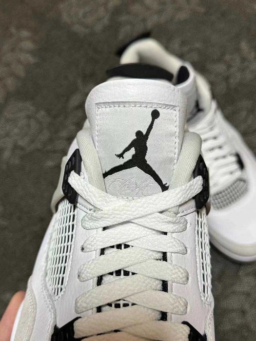Jordan 4 Retro Military Black r.42