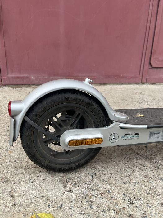Продам Xiaomi Mi Electric Scooter Mercedes-AMG Petronas F1
