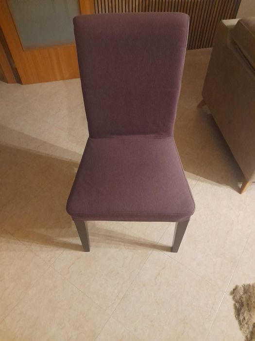 Cadeira usada roxa