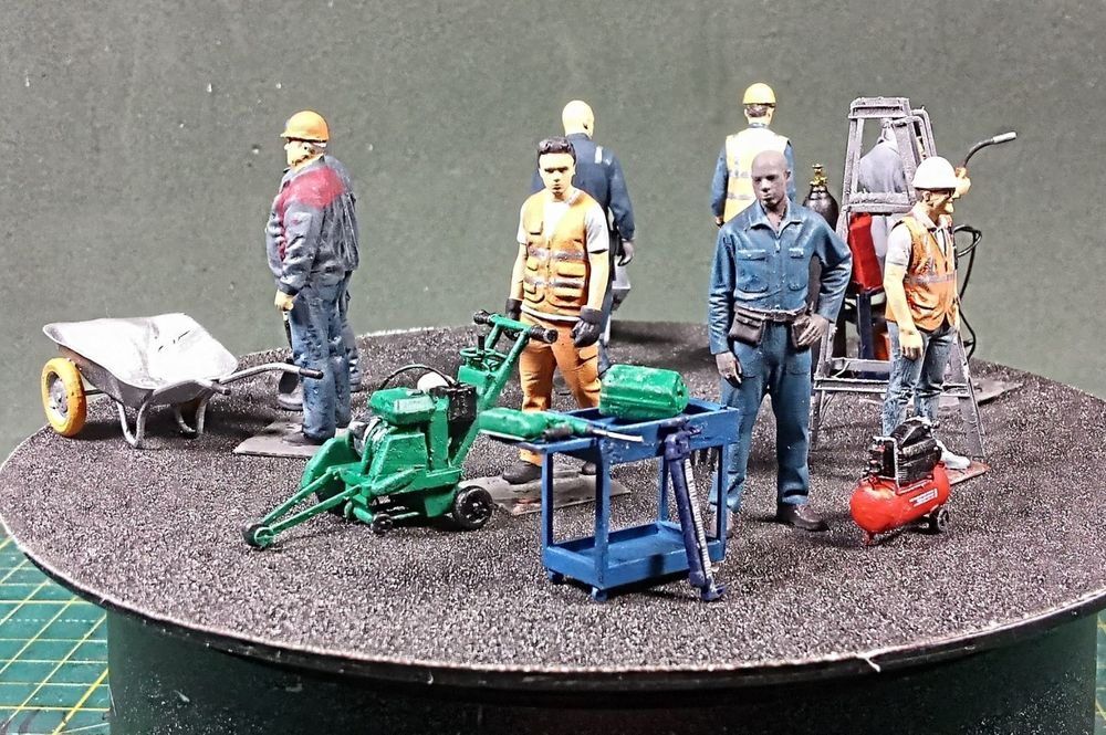 Фигурки в масштабе 1:43