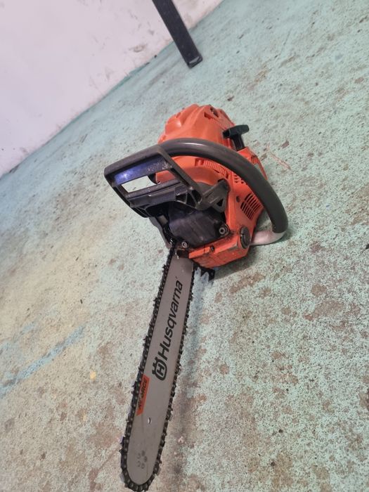 Wynajem Pilarka Husqvarna 555 o mocy 4,2KM