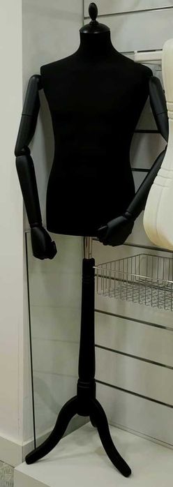 Busto de homem com tripé