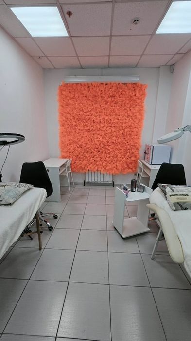 Продам салон краси на позняках. 100кв.Не велика оренда.4 кімнати і хол
