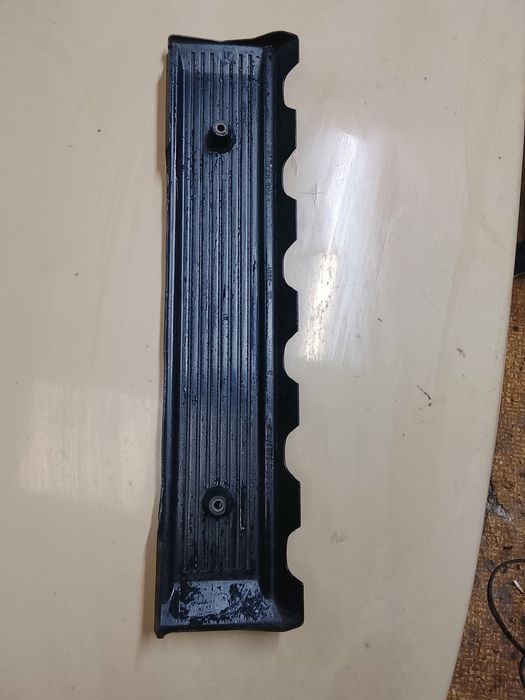 Крышка мотора бмв