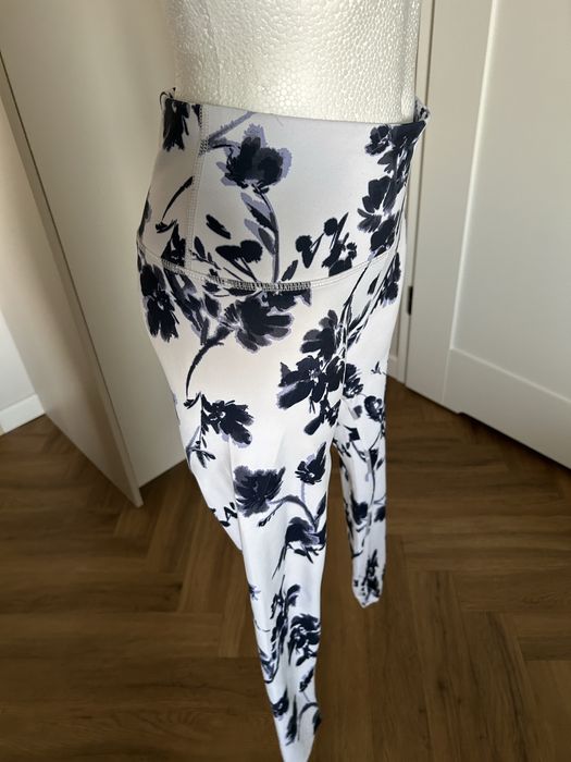 Legginsy w kwiaty damskie