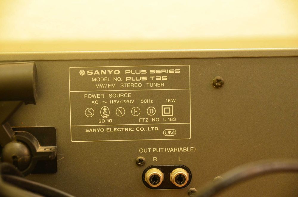 Rádio Sanyo Plus T35