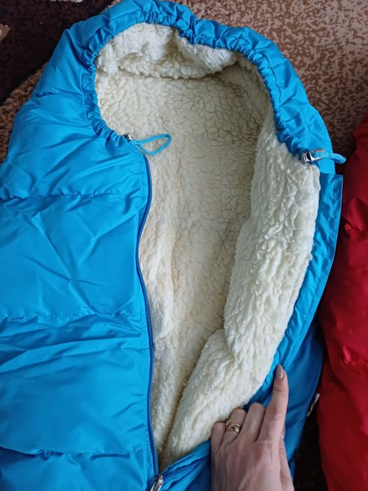 Конверт на Виписку!Продам два  зимових конверти в коляску на овчині.