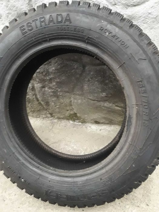 Продам зимню резину відїздили місяць в хорошому стані дет.по тел.