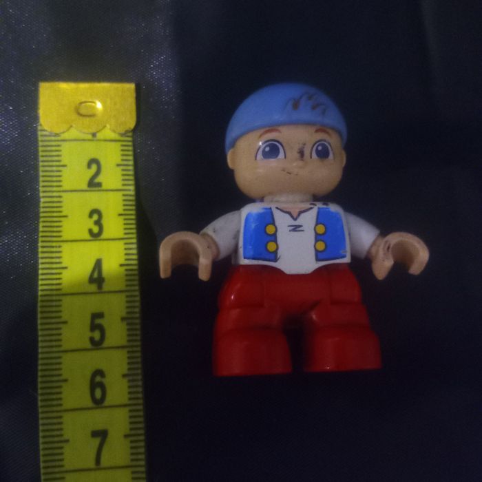 Лего duplo 21 деталь чоловічок,прапор