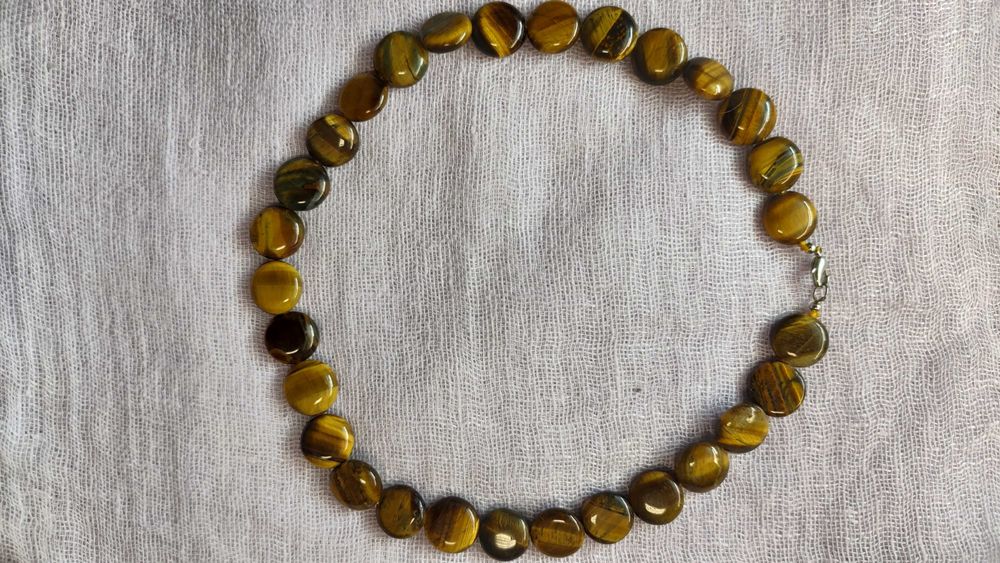 Кольцо , брошь,  бусы, браслеты