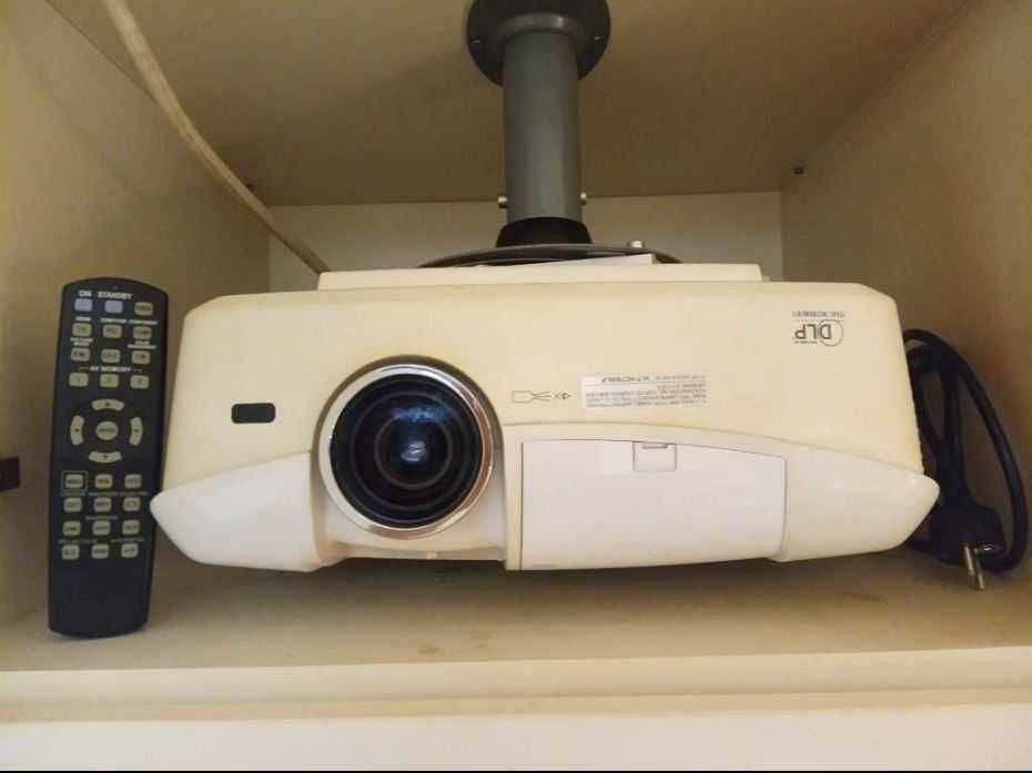 Projektor 3D Full HD Mitsubishi (4x okulary aktywne )