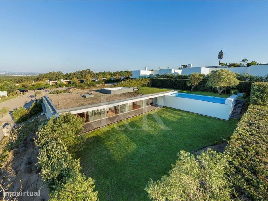 Moradia T4 com jardim e piscina junto à Lagoa de Óbidos