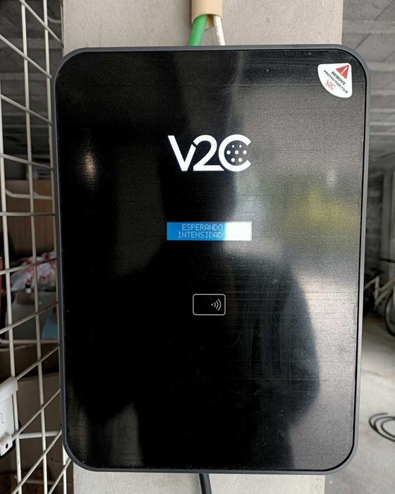 Instalação de Wallbox com controlo de carga dinâmico e integração solar.