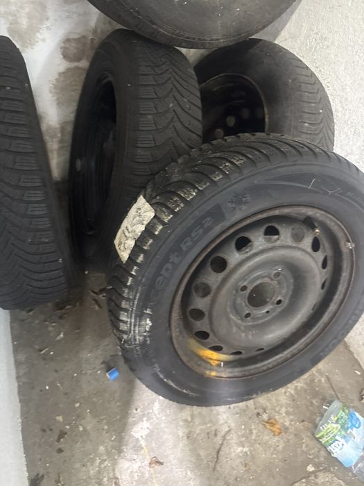 Pneus novos com jante 165/70 R14