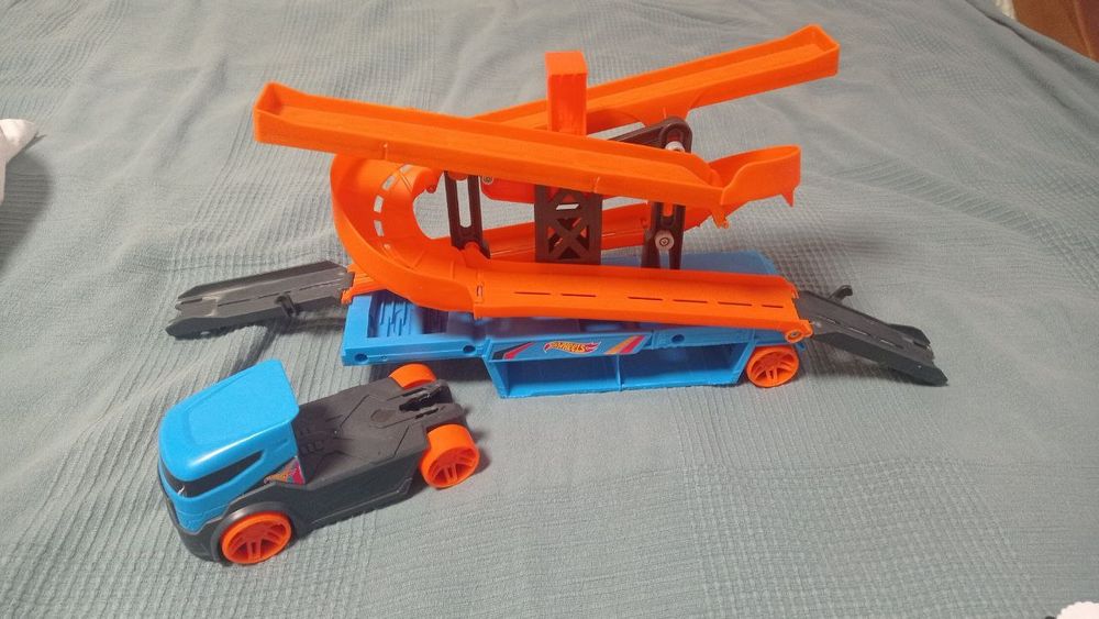 Трек, вантажівка-транспортер Hot Wheels City Крутий спуск