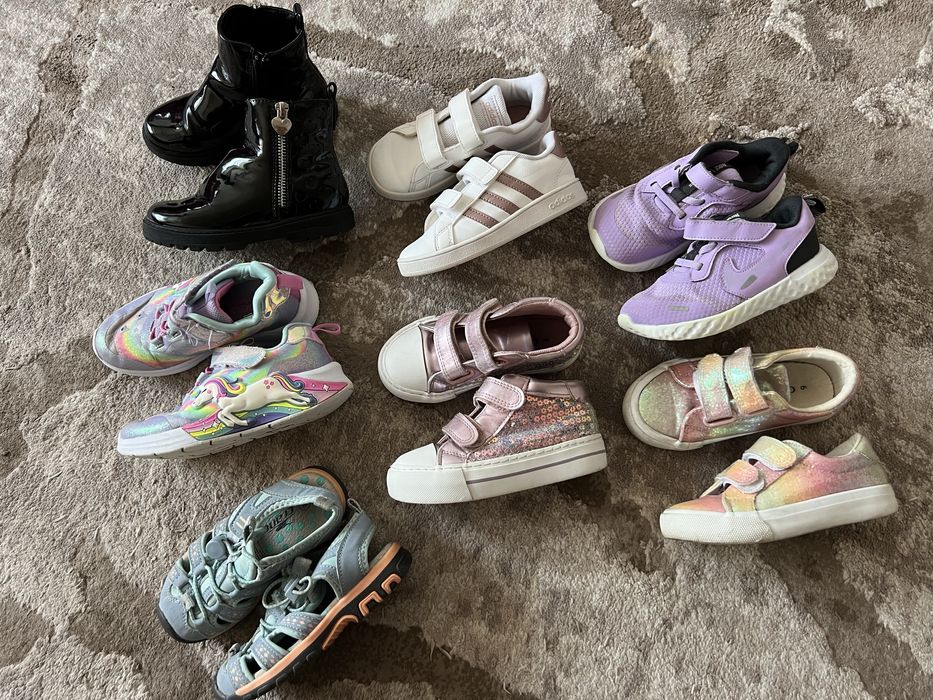 Продам взуття для дівчинки 26р 16см