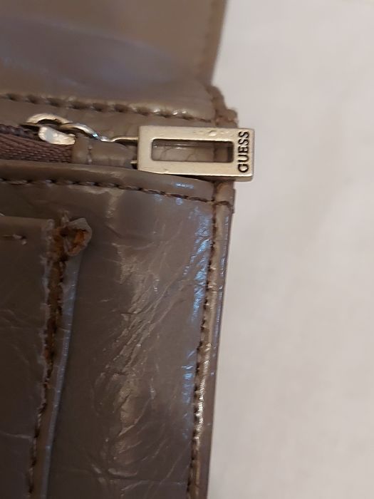 Carteira Gess de Mulher, em Pele Cinzento envernizado.