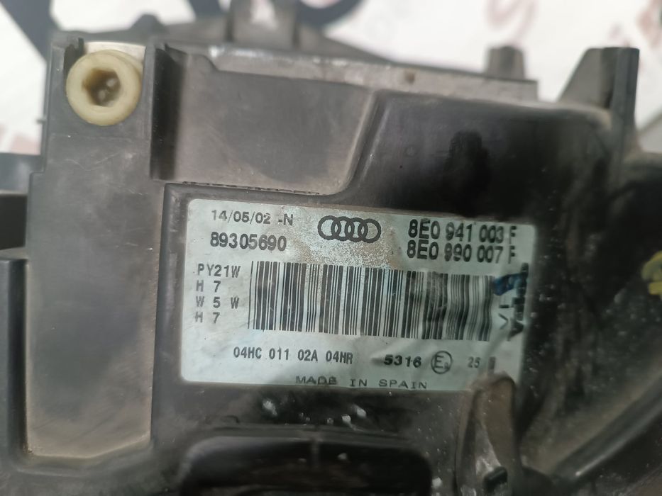 Ótica / Farol Esquerdo AUDI A4 B6 - 89305690