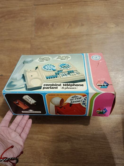 Brinquedo telefone antigo