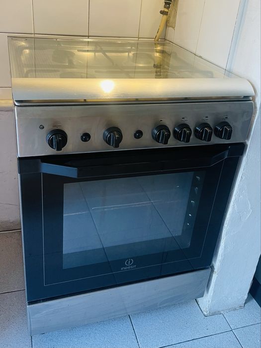 Fogão a gás Indesit 4 bicos com forno + grill
