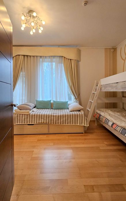 Найкращий будинок 554кв.м.з басейном, соляною кімнатою та кінотеатром!