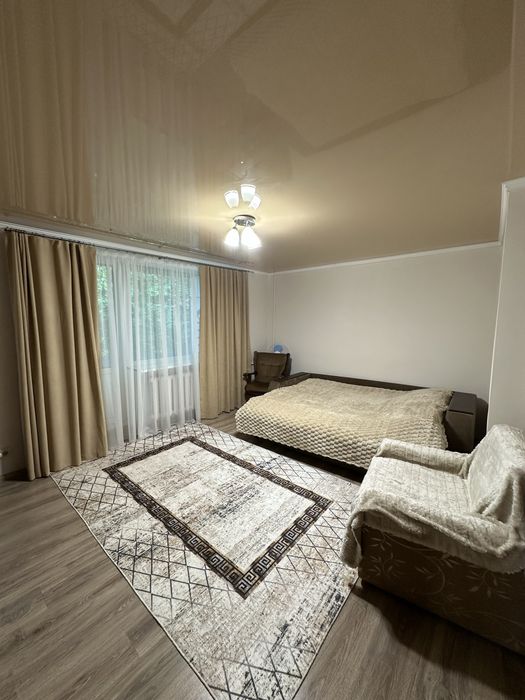 Погодинно,подобово,різні райони. 8 спальних місць