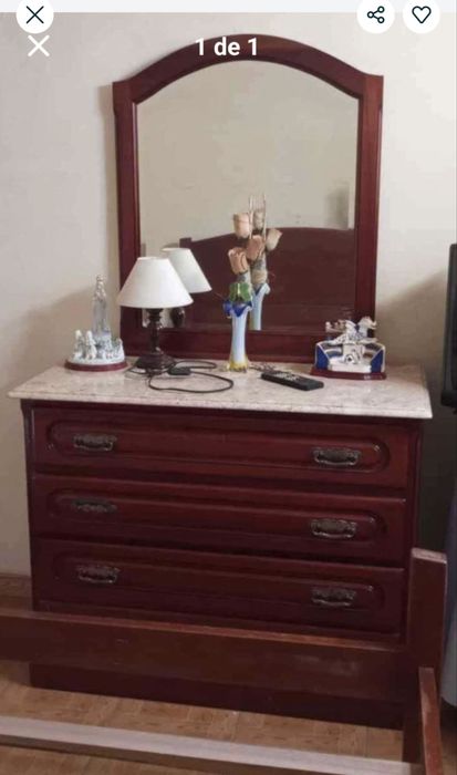 Vendo comoda com pedra marmore e espelho em bom estado