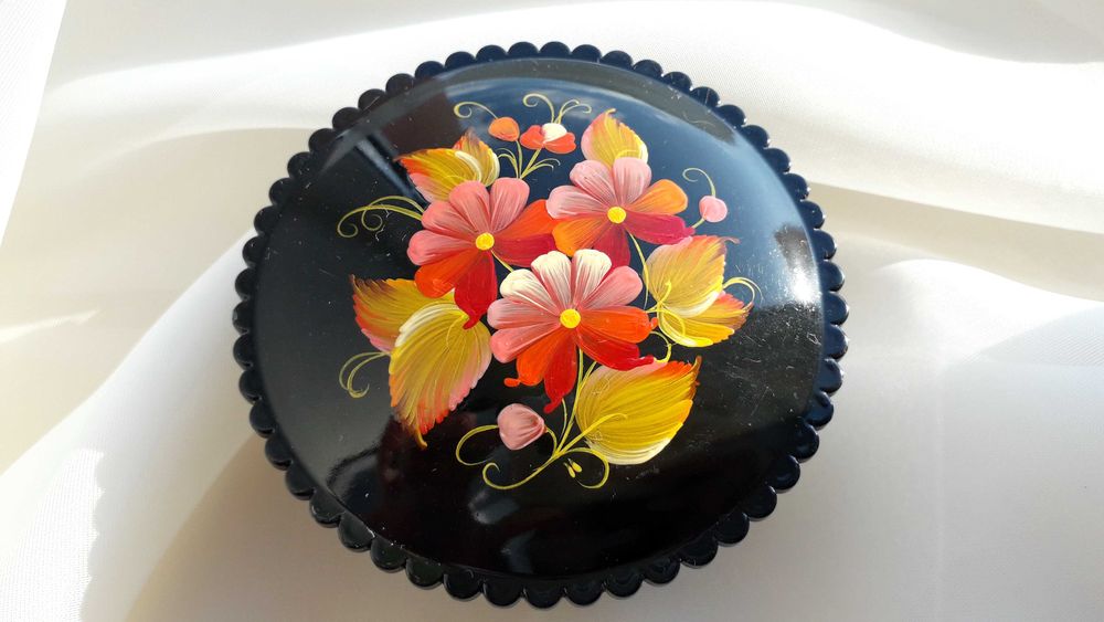 Для хранения мелочей, косметики декора, украшений, скринька, шкатулка.