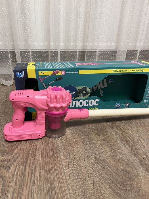 Іграшковий дитячий пилосос