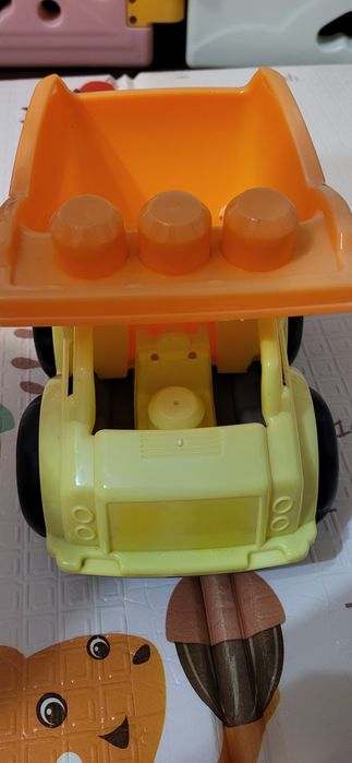 Вантажівка самоскид для мегаблок