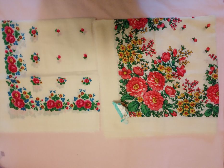 продам    платки , фартуки