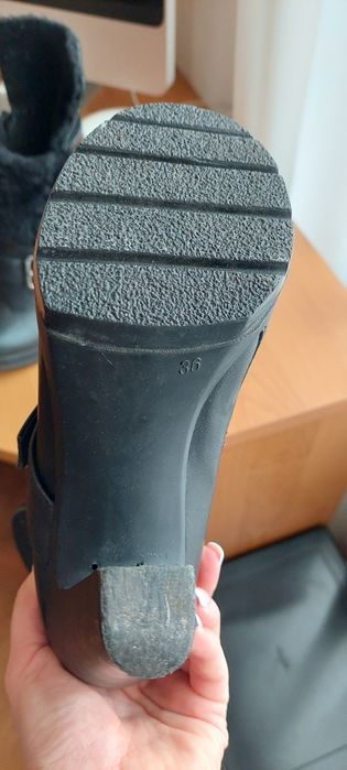 Зимнии ботинки на небольшой танкетке