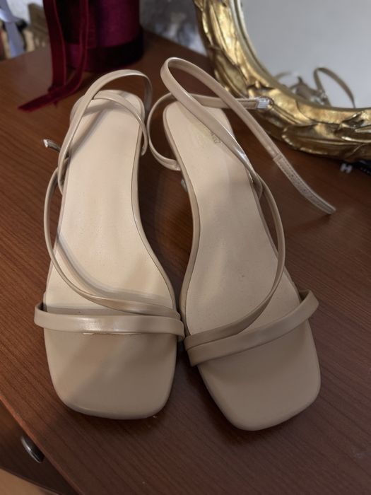 Продам нові босоніжки