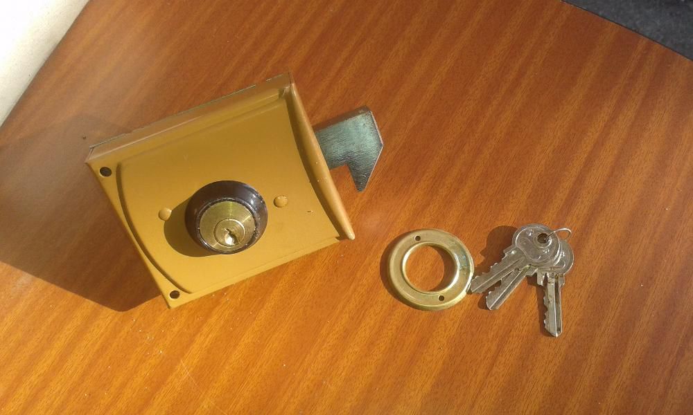 Fechadura completacom chave Nova