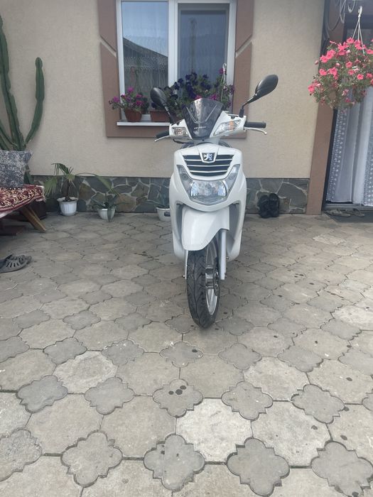 Продам Скутер Пежо 125