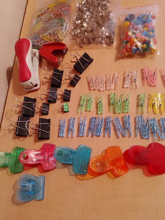 Akcesoria biurowe - różne.