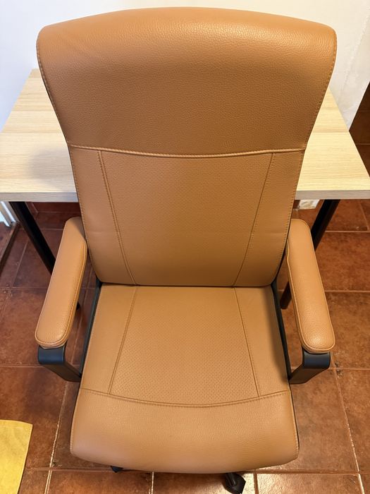 Mesa de Escritório + Cadeira Giratória em Excelente Estado