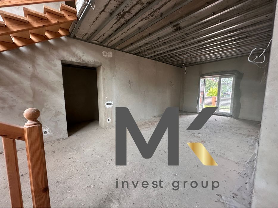 Продаж двоповерхового будинку з великою ділянкою. Стоянка-2