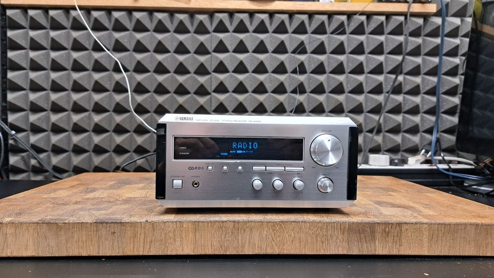 Amplituner Yamaha RX-E200 PIANO