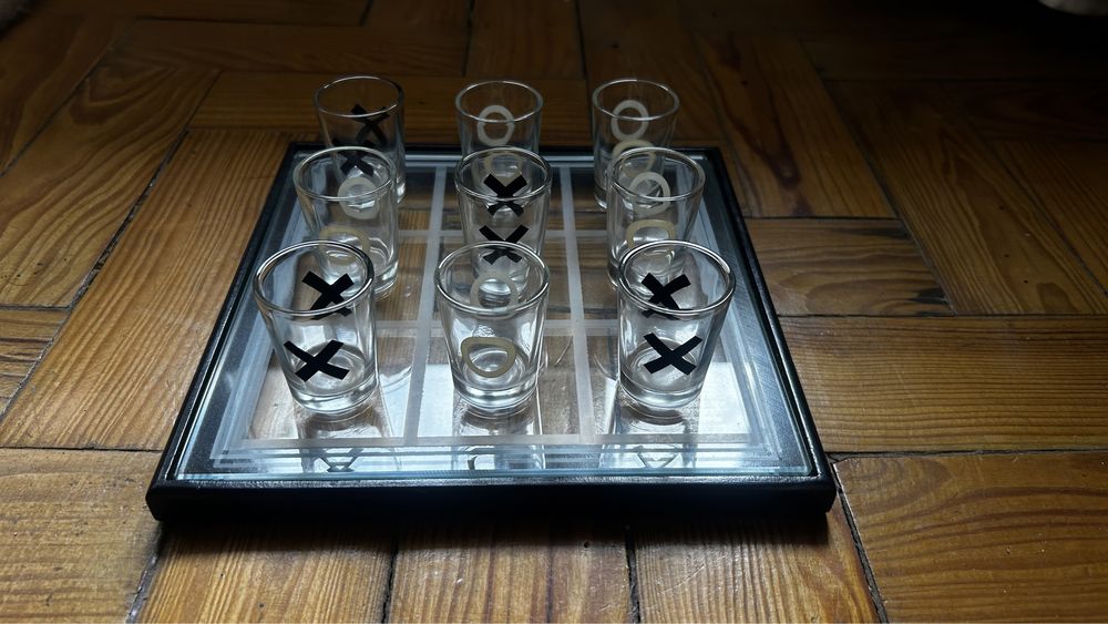 Jogo so galo em video com copos de shot